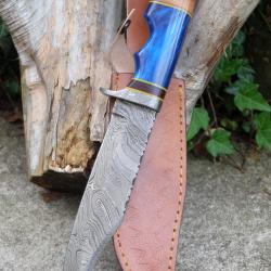 Couteau Bowie Lame/Garde/Pommeau Damas 256 Couches Manche Bois/Résine Etui Cuir Fab Artisanale