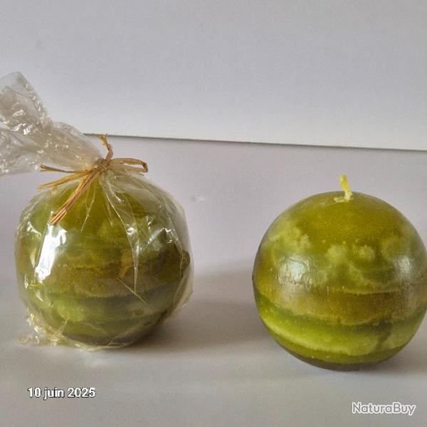 Lot de 2 bougies en forme de boule  neuves ,   couleur verte et dgrade