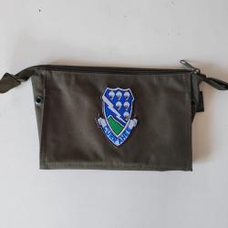TROUSSE DE TOILETTE AVEC INSIGNE "CURRAHEE"