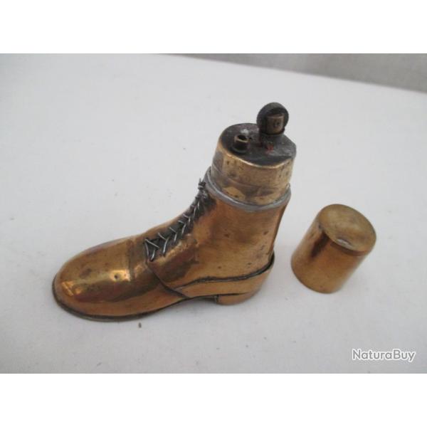 rare briquet de poilu en forme de brodequin  trs bel tat