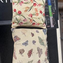 lot de deux coussins papillon et tulipes encore neuf enchère