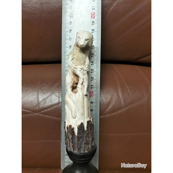 Sculpture statuette en bois de cerf ralise  la main cabinet de curiosits scrimshaw