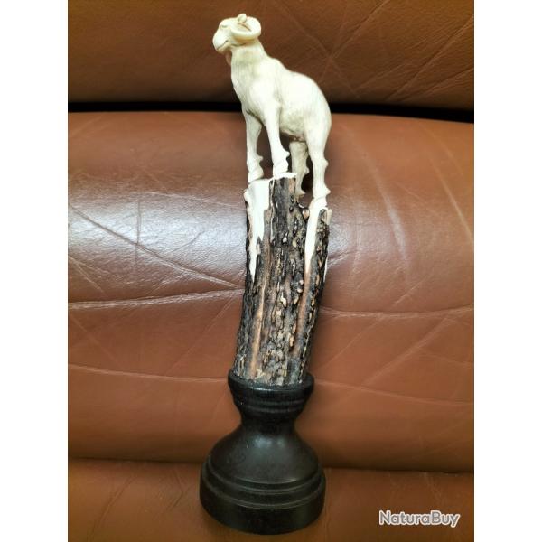 Sculpture statuette en bois de cerf cabinet de curiosits scrimshaw bouquetin