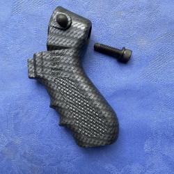 Poignée imitation carbone pour Mossberg 500