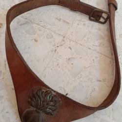 SANGLE DE POITRAIL A GRENADE LAITON DE CHEVAL GENDARMERIE, CUIR MARRON fin XIX début XX CAVALERIE