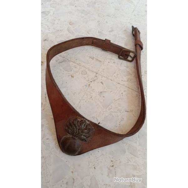 SANGLE DE POITRAIL A GRENADE LAITON DE CHEVAL GENDARMERIE, CUIR MARRON fin XIX dbut XX CAVALERIE