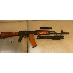 AK74 GHK + hanguard  et gaz tube FERAL panther