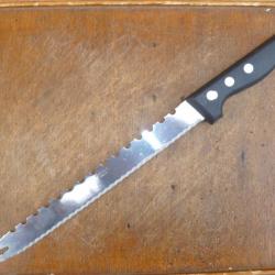COUTEAUX A SURGELER ET A PAIN FABRICATION THIERS  !  (2025  N