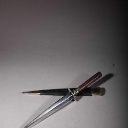 stylet corse manche en bois rouge 182