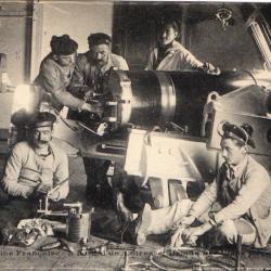 CPA -Marine Française - A bord d´un cuirassé - Démontage d´une pièce gros calibre  N°3204