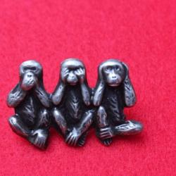 Insigne Trois Singes ( Fixation pin's ) ( Hauteur:2cm)(Largeur:3.2 cm)