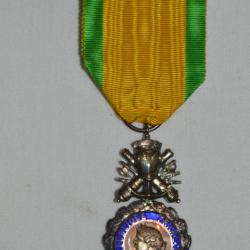 MEDAILLE MILITAIRE 1870-MODELE DE LUXE VERMEIL-CENTRE EN OR-TROPHEE BIFACE CANON