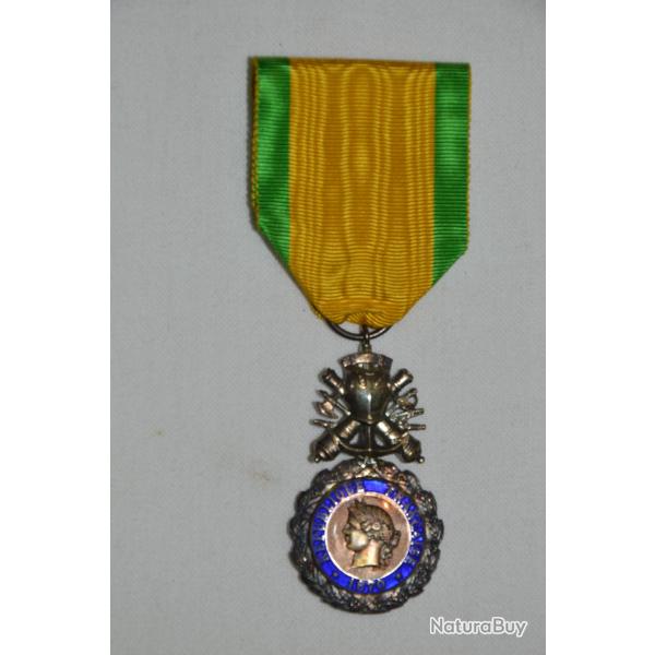 MEDAILLE MILITAIRE 1870-MODELE DE LUXE VERMEIL-CENTRE EN OR-TROPHEE BIFACE CANON