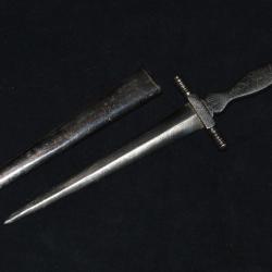 PETITE DAGUE ANTIQUE-STYLET ENTIEREMENT EN FER-EPOQUE XVIII° SIECLE-COUTEAU-POIGNARD