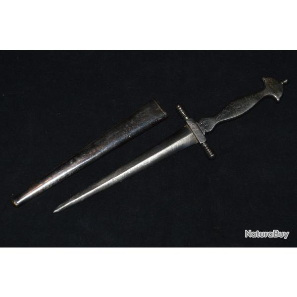 PETITE DAGUE ANTIQUE-STYLET ENTIEREMENT EN FER-EPOQUE XVIII SIECLE-COUTEAU-POIGNARD