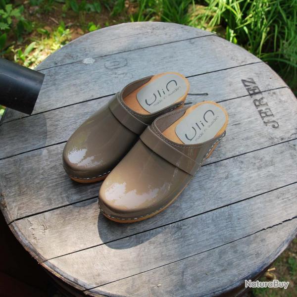 Sabot femme et homme sudois bois et cuir vernis vernis marron glac