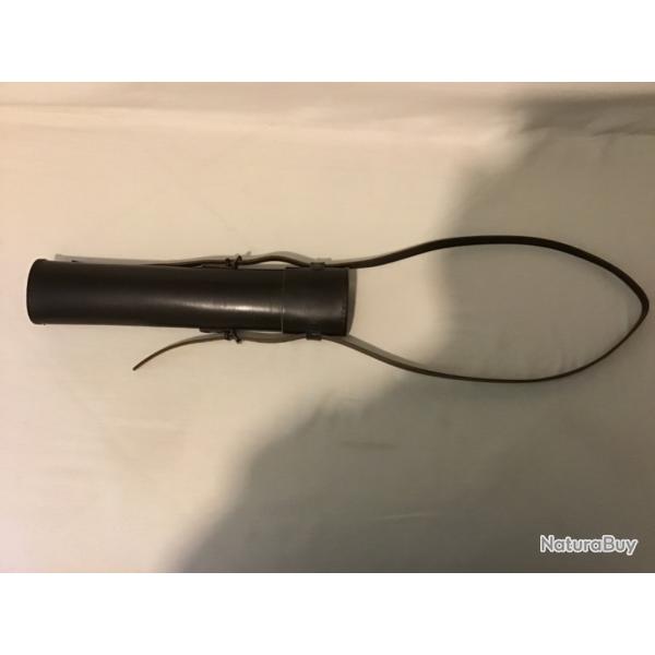 tui porte lunette en cuir avec sangle.