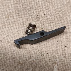 Verrou de la platine et son ressort pour fusil soviétique svt40