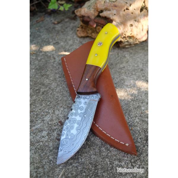 Skinner Couteau de Chasse Damas Lame 256 Couches Manche Yellow Bois/Rsine Fabr Artisanale Etui Cuir