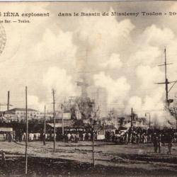 CPA - Marine Militaire -LE CUIRASSE IENA EXPLOSANT DANS LE BASIN DE MISSIESSY TOULON - N°3092