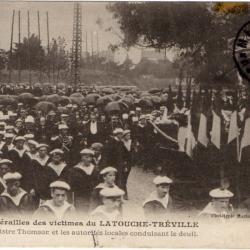 CPA - Marine Militaire - Funérailles des Victimes du LATOUCHE -TREVILLE - N°3145