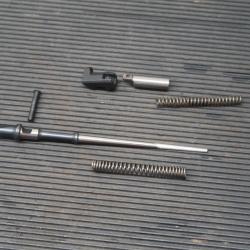 Lot de pièces pour fusil d'assaut inconnu HK ? SIG MANURHIN ? FN FAM métrique ? Ref @