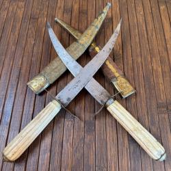 PAIRE DE POIGNARD ETHNIQUE TRIBAL AFRIQUE MANCHES EN OS SCULPTÉ