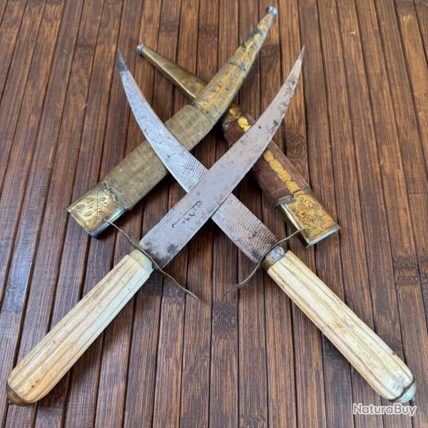 PAIRE DE POIGNARD ETHNIQUE TRIBAL AFRIQUE MANCHES EN OS SCULPT