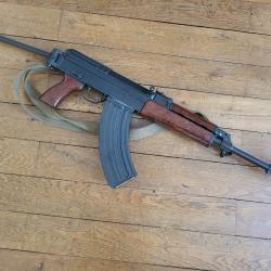 Vz58 neutralisé avec crosse pliante et bretelle.
