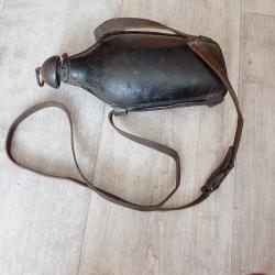 Gourde en verre et cuir. Armée suisse