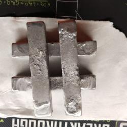 Lot de 8 lingots de plomb à fondre mal coulé