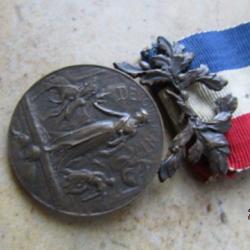 ordre médaille MEDAILLE MINISTERE DE L'INTERIEUR DEVOUEMENT EN BRONZE Police
