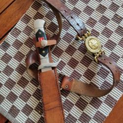 A SAISIR - Véritable couteau de scout ALBACETE dans son étui ceinture cuir d'origine TBE