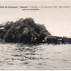 CPA - Marine Militaire -L'explosion du cuirassé liberté a - TOULON - Le 25 septembre 1911- N°3195