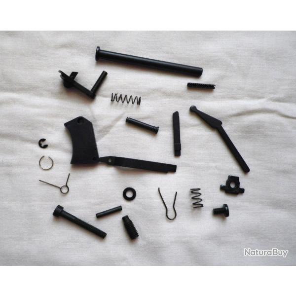 Gros lot de pices dtaches pour pistolets BERETTA  22 Lr - modles  76 / 71 / 72 /74
