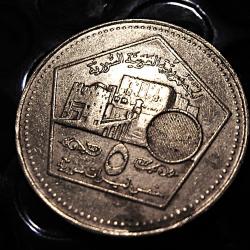 Syrie  piece de 5 livres ttb  diametre 24,5 mm