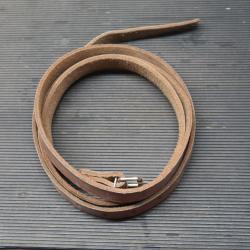Sangle en cuir / ceinture long : 164.5 cm haut : 2 cm Ref : @