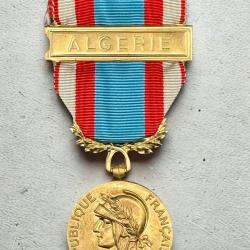 (59.001) Médaille commé. des opérations de sécurité et de maintien de l'ordre - Agrafe Algérie