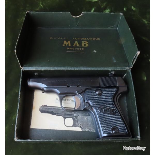 Pistolet MAB "D" calibre 7,65 dans sa boite