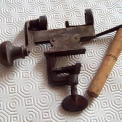 chasse sertisseur manufrance CAL..12 + 1 bourroir buis CAL12