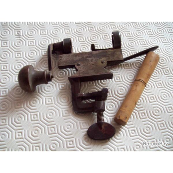 chasse sertisseur manufrance CAL..12 + 1 bourroir buis CAL12