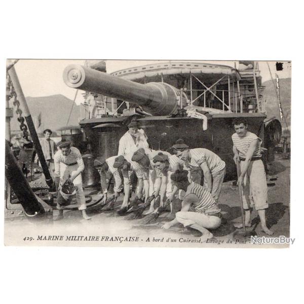 CPA - MARINE DU GUERRE FRANAISE - A bord d'un Cuirasse Lavage du Pont  - N3243