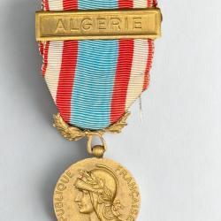 (59.003) Médaille commé. des opérations de sécurité et de maintien de l'ordre - Agrafe Algérie
