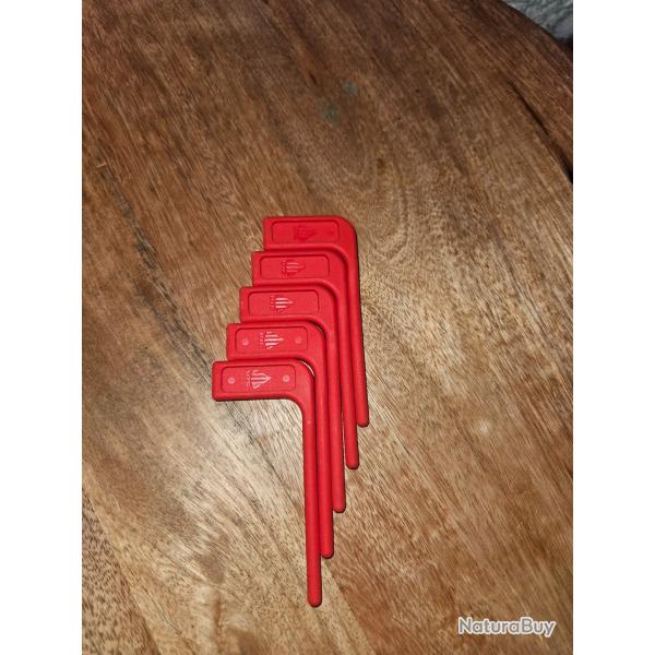 Lot de 5 drapeaux de chambres UTG  22lr et autres