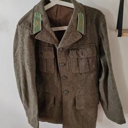 VESTE ARMÉE SUEDOISE AVEC INSIGNES, DATÉE 1952
