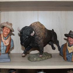 Figurines  Bustes COWBOY  AVEC BISON ( MONFORT ORIGINAL )