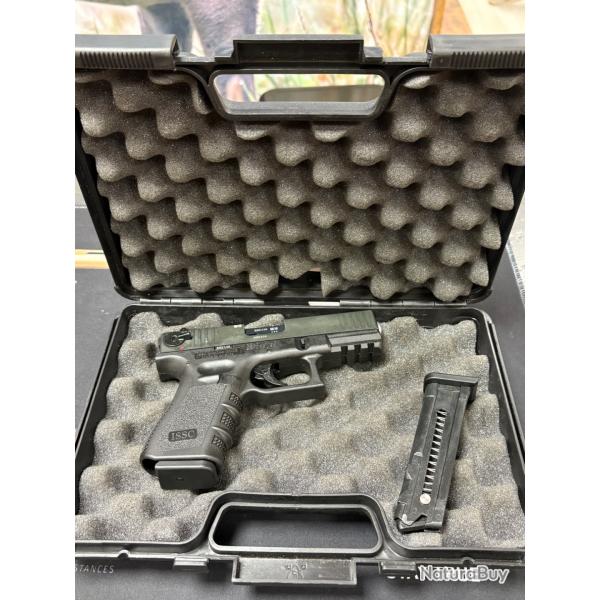 Pisolet ISSC M22 calibre 22 LR avec 2 chargeurs