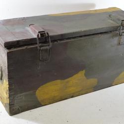Caisse à munitions en bois avec intérieur zinc. Militaire Allemand WW2. Repeinte camouflage glacière