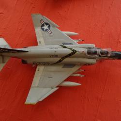 avion monté au 1/48 phantom f11 4e embarqué sur p.a "indépendance"