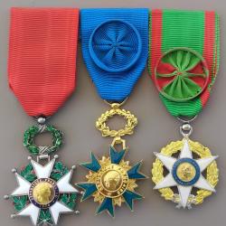 Lot 3 médailles (Legion d'honneur- ONM et Merite Agricole)